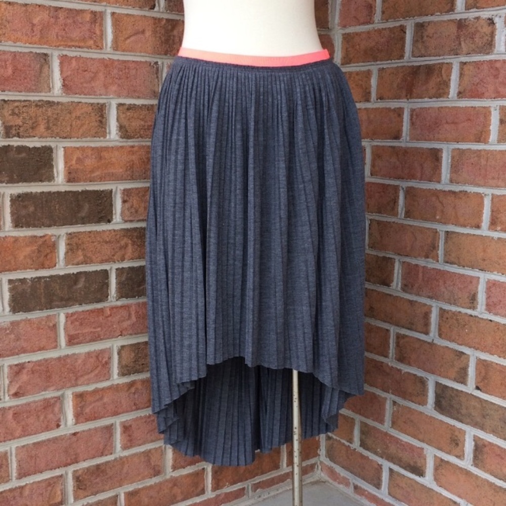 NWT AE Gray pleated hi-lo skirt